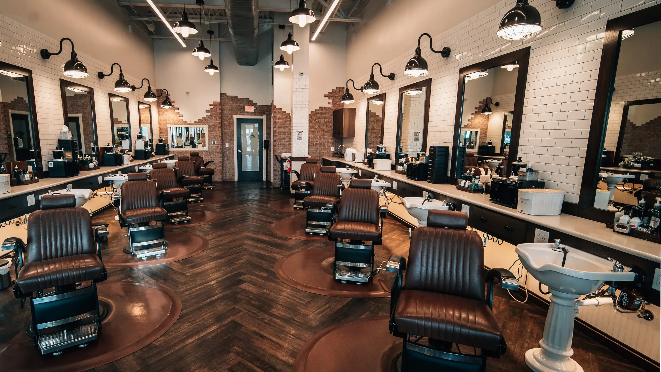647fb85c69e95444243ef9bd_Henley's Gentlemen's Grooming - Barbershop and Mens Grooming (1)