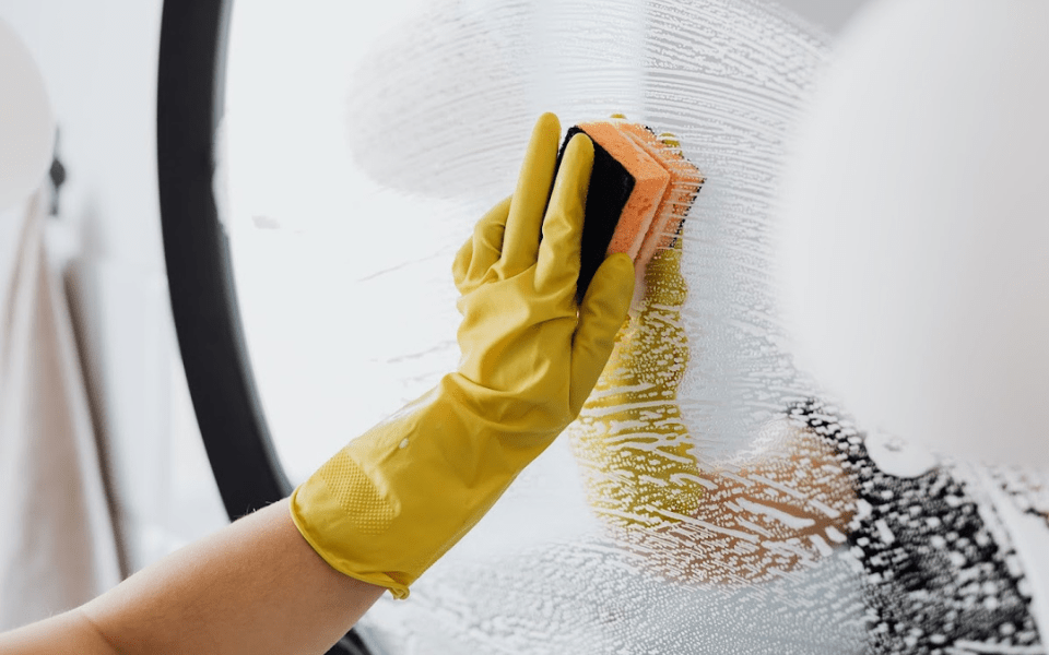 How to Clean Mirrors for a Sparkling Finish - Tips and Tricks
