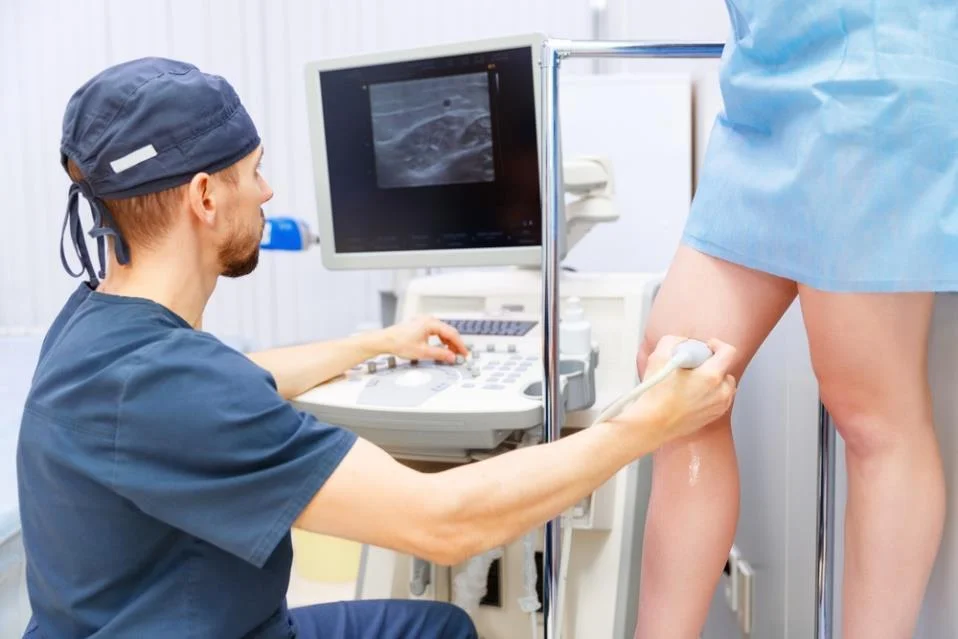 what doctor treats varicose veins