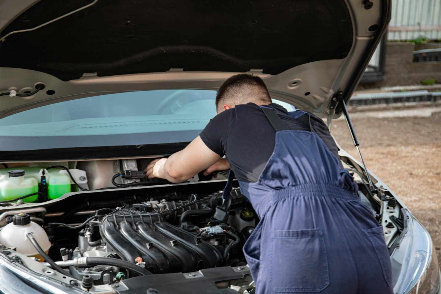 Trustworthy Car Mechanic - ServiceMyCar Trustworthy Car Mechanic - ServiceMyCar
